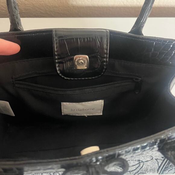 Liz Claiborne bow handbag this - Picture 5 of 5